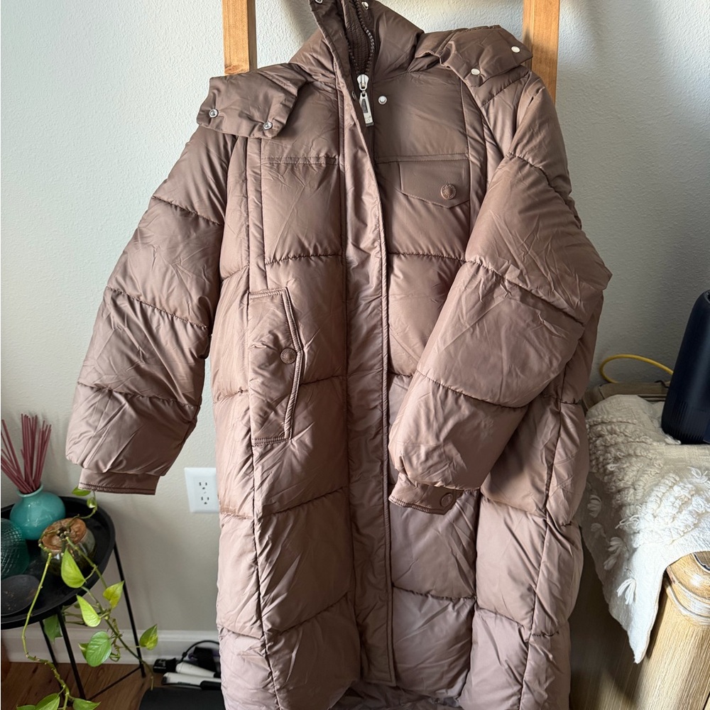 Women's Brown Puffer Coat new never worn